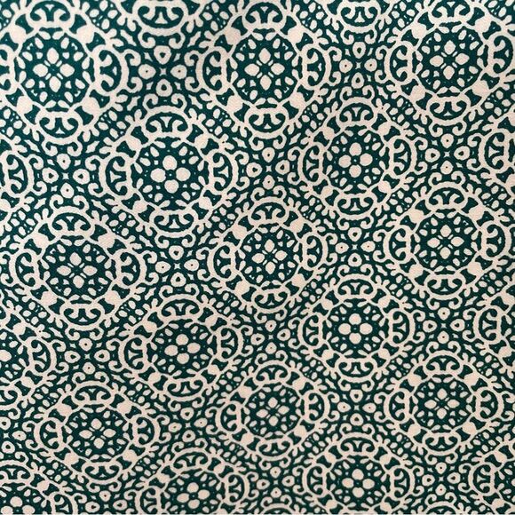 Chico’s Green & White Medallion So Slimming Brigitte Slim Leg Ankle Pants Sz 6R - Picture 4 of 11